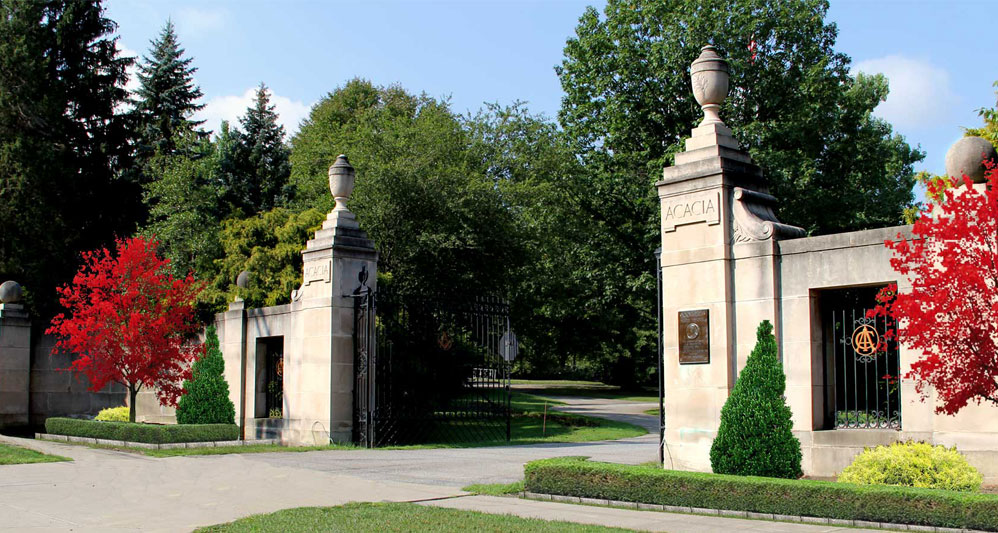 photo of Acacia Park Cemetery Entrance