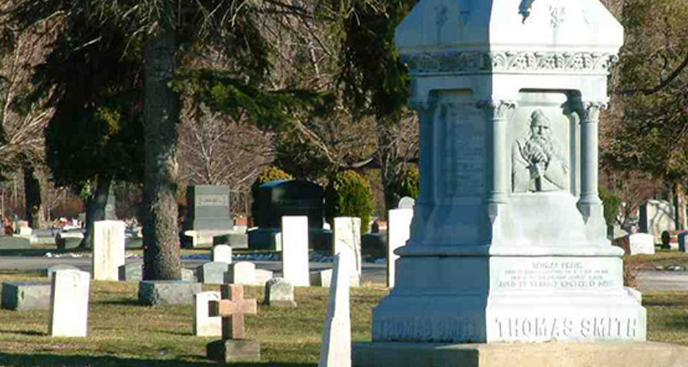 photo of memorials at Mentor Ohio Cemetery