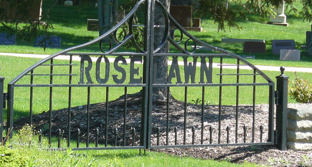 photo of entry gate to Roselawn Cemetery in Solon, Ohio