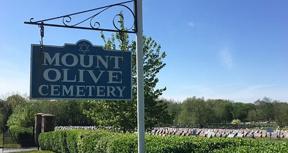 photo of the entrance sign to Mt. Oliive Cemetery in Solon, Ohio